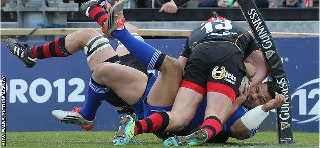 Dragons centre Tyler Morgan puts in a huge hit to prevent Leinster opposite number Ben Te'o scoring an early try