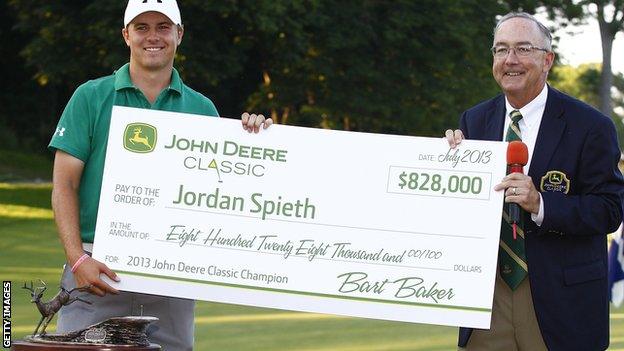 Jordan Spieth receives a winner's cheque