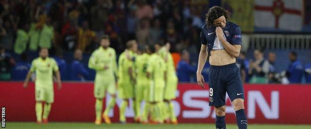 Edinson Cavani of PSG stands in front of celebrating Barcelona players