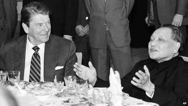 U.S. President Ronald Reagan and Chinese leader Deng Xiaoping eat lunch together in 1984