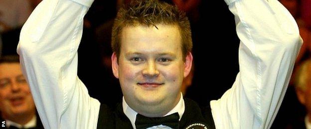 Shaun Murphy celebrates winning the World Championship in 2005