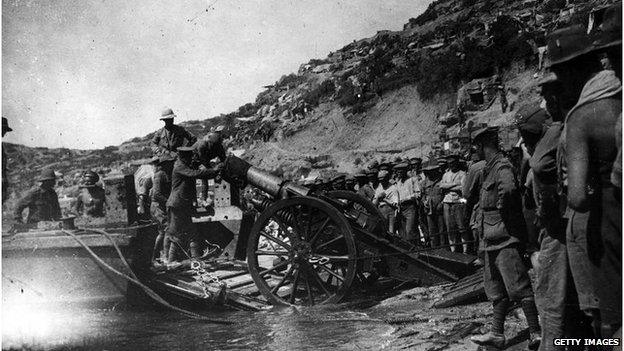 Troops landing at Anzac Cove in the Dardanelles, Turkey during the World War One, 1915