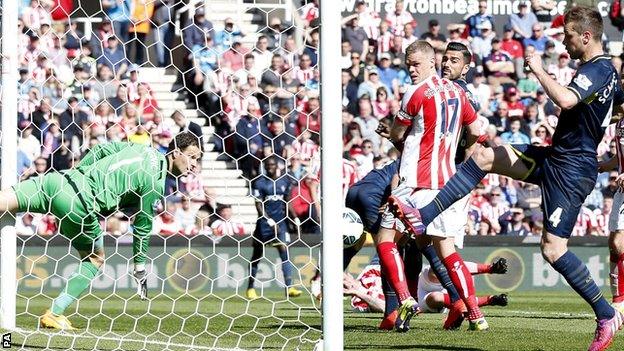 Morgan Schneiderlin scores