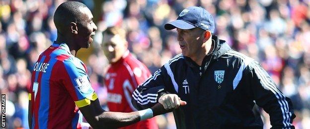 Tony Pulis greets Yannick Bolasie