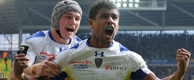 Jonathan Davies congratulates Wesley Fofana on his try