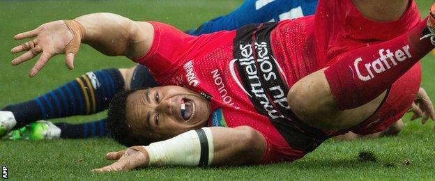 Chris Masoe celebrates prematurely for Toulon