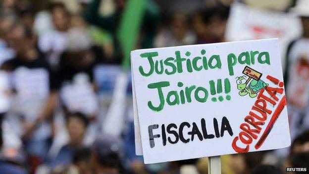 Environmentalists protest against the judicial sentencing for the murder of Costa Rican environmentalist Jairo Mora, in front of the Supreme Court in San Jose 29 January, 2015