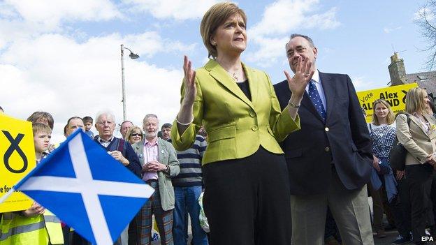 Nicola Sturgeon and Alex Salmond campaigning