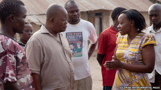 Ms Omido talking to community members