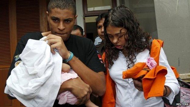 American couple Tommy Schaefer (L) and Heather Mack (R) leave prison for a Denpasar court on the Indonesian resort island of Bali 21 April 2015.