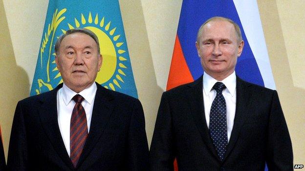 File photo: Russia's President Vladimir Putin (right) and Kazakhstan's President Nursultan Nazarbayev pose during a meeting in Astana, 20 March 2015