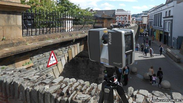 A 3D scanner on Derry's walls