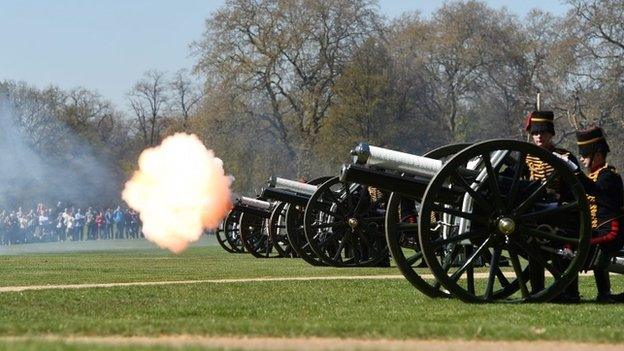 Royal gun salute marks Queen"s 89th birthday