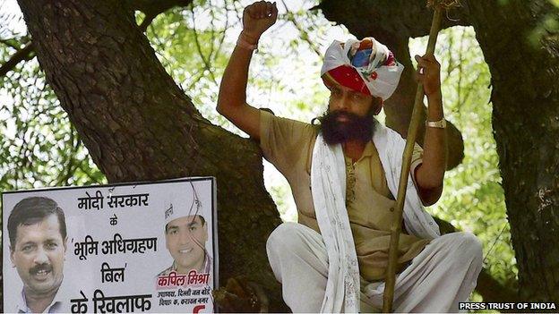 Gajendra Singh at the rally minutes before his death