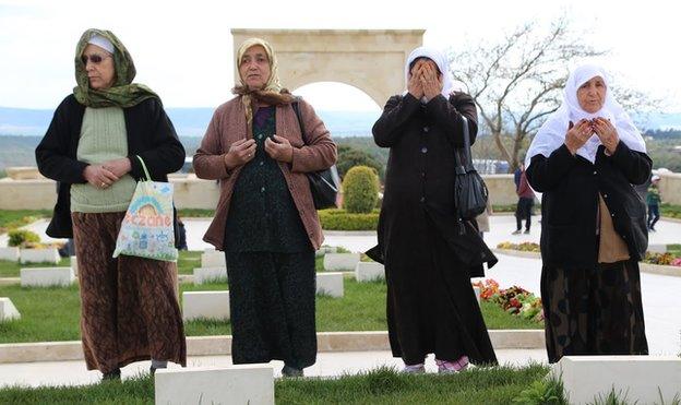 Women pay their respects at the Gallipoli Martyrs' Memorial