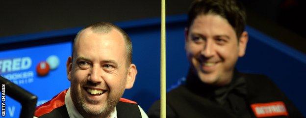 Mark Williams (L) beat Matthew Stevens (R) 18-16 in the 2000 World Championship final