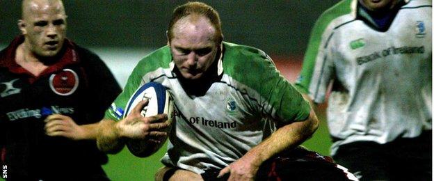 Dan McFarland carries ball for Connacht