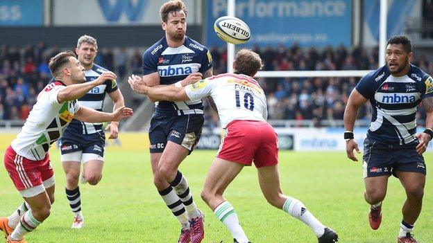 Danny Cipriani halted by Quins half-backs Danny Care and Nick Evans