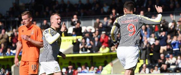 St Mirren players celebrating