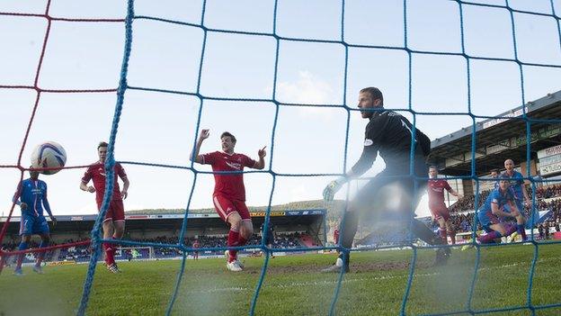 Niall McGinn's free-kick deflected off David Raven for Aberdeen's equaliser