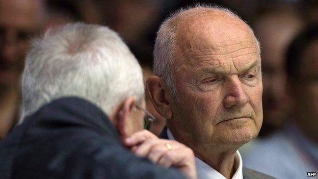 Ferdinand Piech listening to a speech by Martin Winterkorn (10 September 2013)