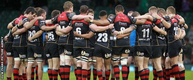 Dragons in a huddle after losing to Scarlets