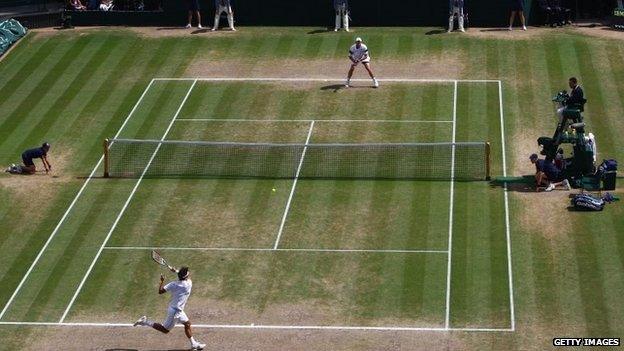 Image from the 2009 Wimbledon Men's Final