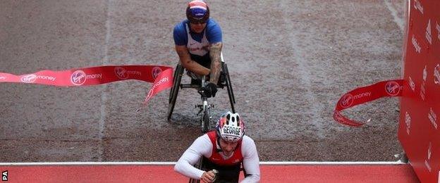 Joshua George beats David Weir in a sprint finish