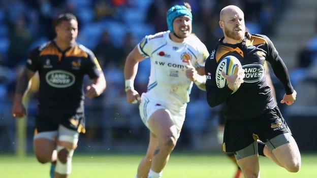 Wasps scrum-half Joe Simpson broke away to score a late try at the Ricoh