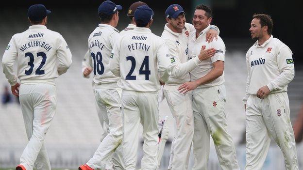Jesse Ryder celebrates claiming the scalp of Kevin Pietersen