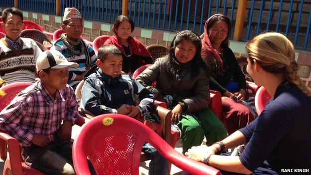 Carla Teixeira Alvares Kaspar (right) with children at Dhunche school