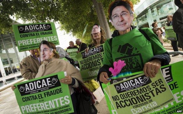 Protest outside Bankia shareholders' meeting (22 April)