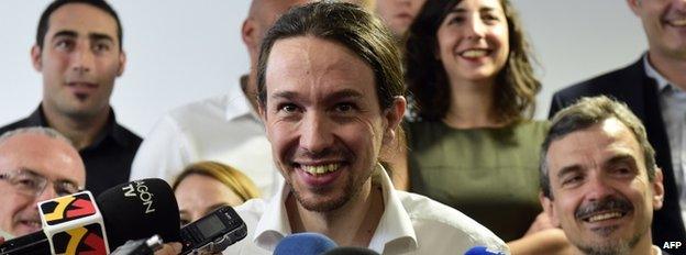 Pablo Iglesias, Podemos leader, posing with candidates in Madrid (9 April)