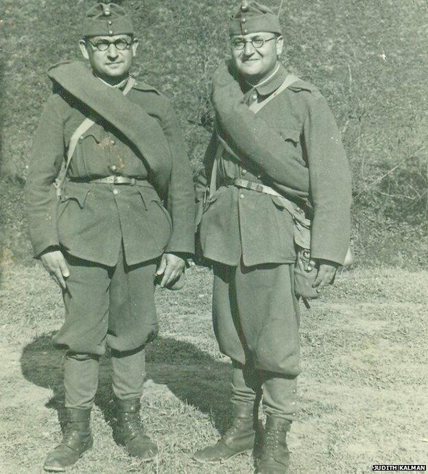 Gustav Weinberger (L) and his brother Ferenc