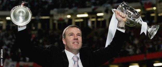 Kenny Jackett with the Football League Trophy in 2006