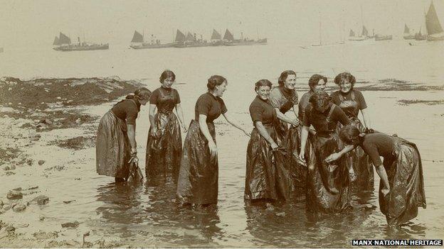 Isle of Man Herring Girls