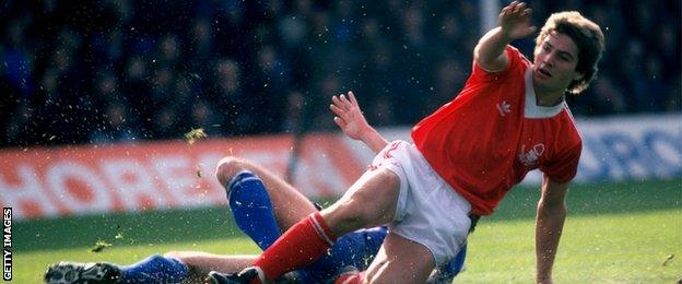 Gary Mills in action for Nottingham Forest