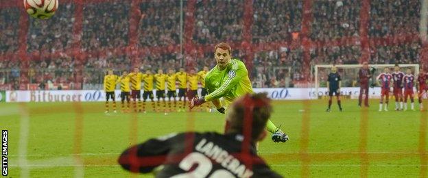 Manuel Neuer misses a penalty