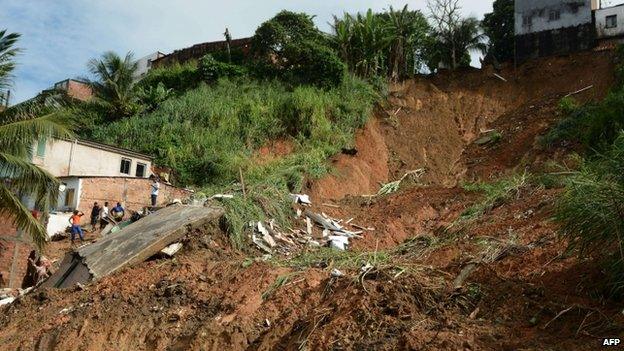 Residents and rescuers search for victims after a landslide in Salvador, Bahia, Brazil, on 28 April, 2015