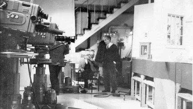 Paratoi i recordio rhaglen TeleWele yn ystod y 60au