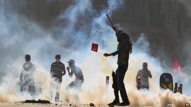 Turkish protesters clash with riot police at the city's main Taksim Square in Istanbul on 1 June 2013