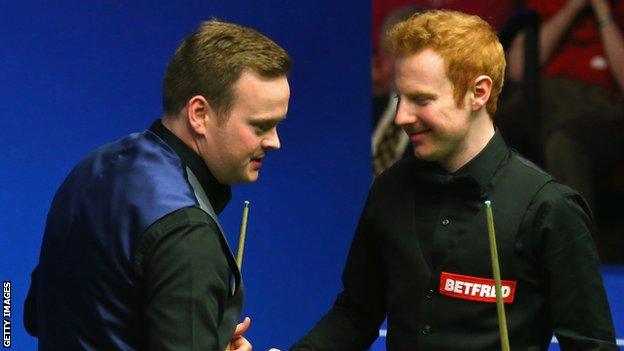 Anthony McGill (right) congratulates Shaun Murphy after the 13-8 defeat