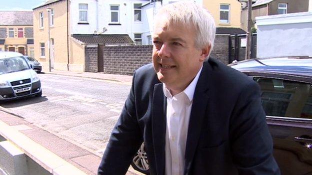 Carwyn Jones visits voters in Barry