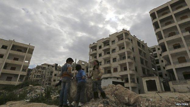 Children play in the city of Idlib, Syria (2 April 2015)