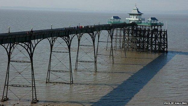 Clevedon Pier by Philip Halling