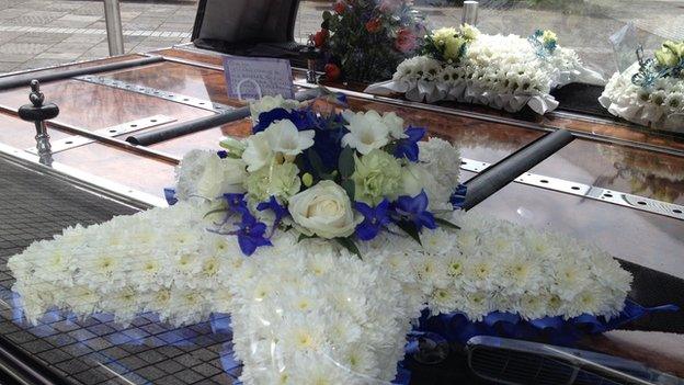 Star-shaped floral tribute