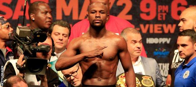 Mayweather look calm on the scales