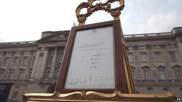 Easel with the announcement of the royal birth