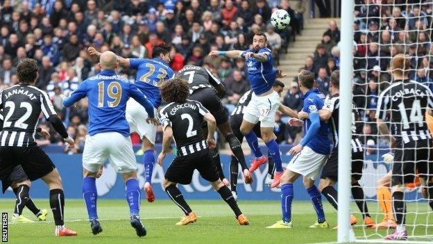 Leonardo Ulloa goal