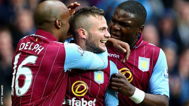 Tom Cleverley celebrates